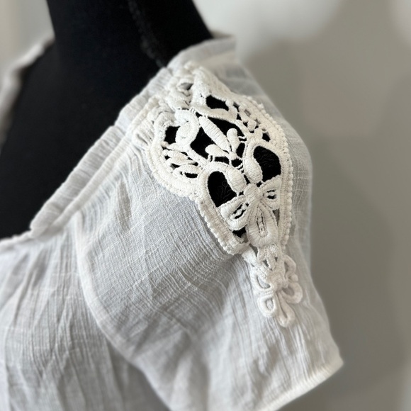 AGB White Sheer Short Sleeve Blouse (XL) - Picture 5 of 10